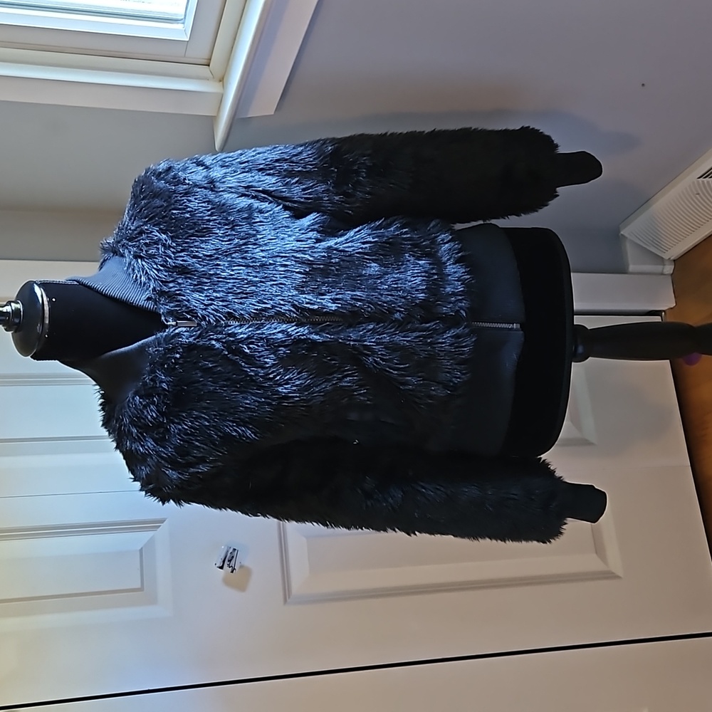 Yoki faux fur zippered jacket.